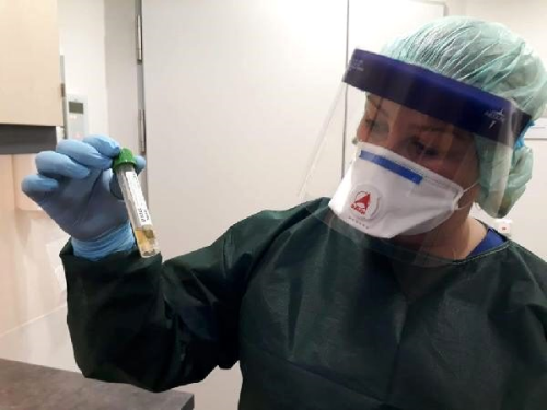 Almanya'da koronavirs hastalarna bakan Trk hemire, 60 ya st kiileri uyard