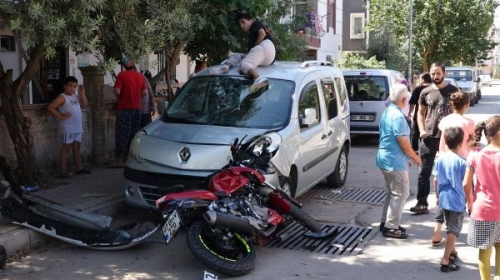 Antalya'da motosiklet ile otomobil arpt: 2 yaral
