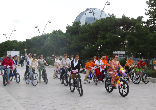 Bak'de Ssl Kadnlar Bisiklet Turu dzenlendi