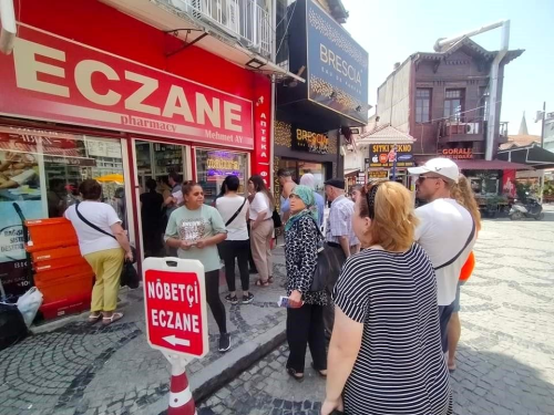 Bulgar Turistler Edirne'deki Eczanelerden la Alyor