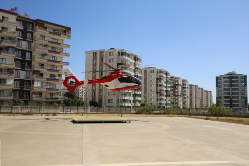 Diyarbakr'da fel geiren yal kadn ambulans helikopterle hastaneye ulatrld