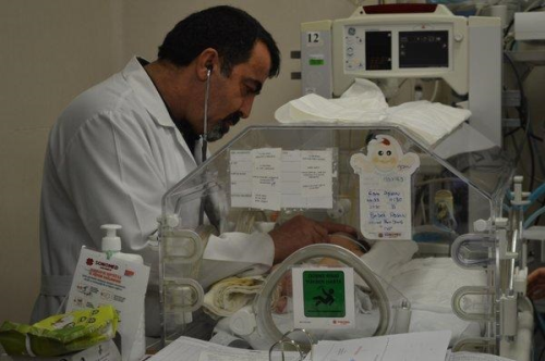 Duedonal Atrezi hastalna sahip bebekler Elaz'da ameliyatla salna kavutu