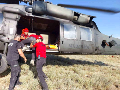 Erzincan'da Yaralanan Dac Helikopter ile Kurtarld