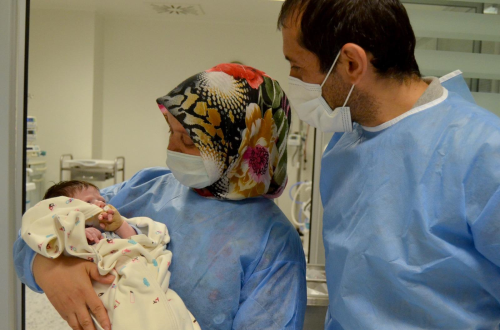 Erzurum'da mide kanamas geiren bebek, KT Farabi Hastanesindeki tedavisinin ardndan salna kavutu