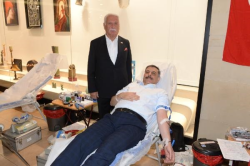 Erzurum Valisi Mustafa ifti 40. kez kan banda bulundu