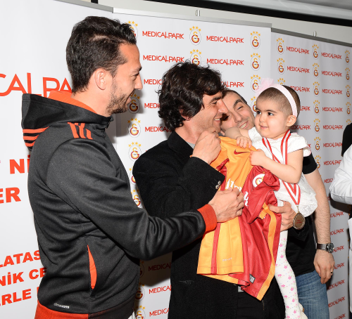 Galatasarayl Futbolculardan Anlaml Ziyaret