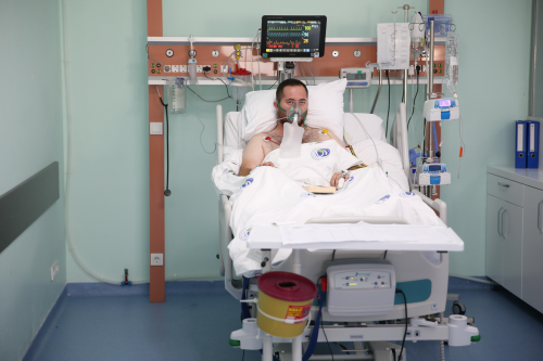 Hastanede Kovid-19 tedavisi sren gen, a olmamann pimanln yayor