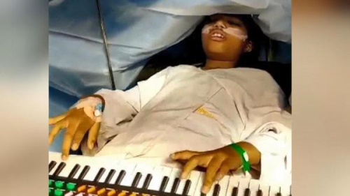 Hindistan'da 9 yandaki kz beyin ameliyat srasnda piyano ald