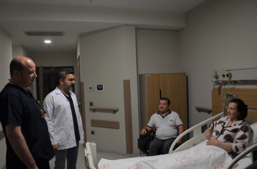 Kalbinde delik olan hasta Trkiye'de ilk kez kullanlan yntemle ameliyat edildi