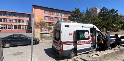 Kayseri'de kfte yedikten sonra rahatszlanan 2 lise rencisi hastaneye kaldrld