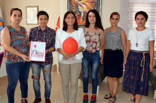 'Krmz Balon Kampanyas'na Akdeniz E Bakan Mutlu'dan Destek