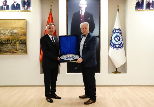 Kosova Salk Bakan Latifi, Ege niversitesi Tp Fakltesini ziyaret etti