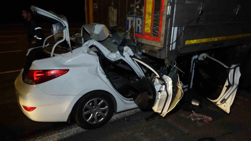 Kuzey Marmara Otoyolu'nda feci kaza: Otomobil tra arpt, src hayatn kaybetti
