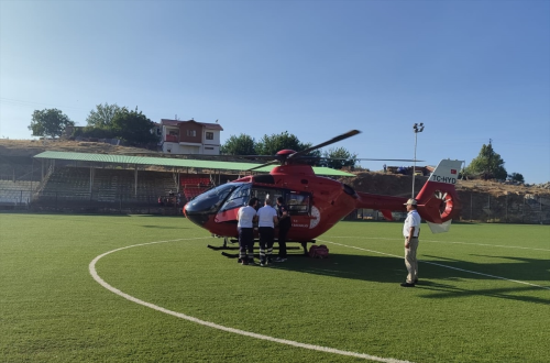 Malatya'da Kaln Barsak Yrtlmas Geiren Hasta Ambulans Helikopterle Hastaneye Sevk Edildi