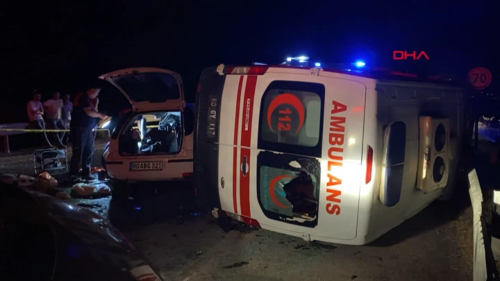 Osmaniye'de Ambulans ile Otomobil Kafa Kafaya arpt: 3 l, 3 Yaral