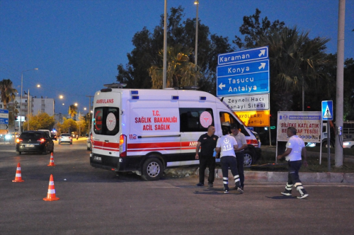 Silifke'de Ambulans ve Otomobil arpmas: 4 Yaral