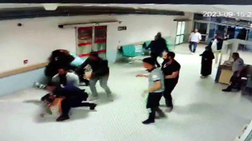 Sivas Numune Hastanesinde hasta yaknlar ve polis memurlar arasnda kavga kt