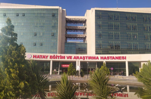 Son dakika... Hatay Eitim ve Aratrma Hastanesi'nde ilk kez hastaya baparmaktan anjiyo yapld