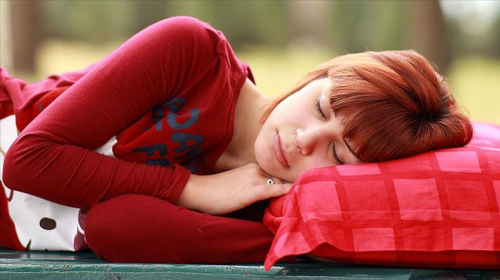 Srekli uyku hali neden olur? Kendinizi uykulu hissetmenizin 5 SEBEB!
