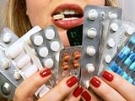 Doğum kontrol hapları kadının yumurtalıklarında üretilen östrojen ve progesteron hormonlarının laboratuvar ortamında üretilmiş türevlerini içeren ve düzenli olarak kullanıldıklarında gebeliği oldukça başarılı bir şekilde önleyen ilaçlardır. 