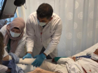 79 ya��ndaki hastan�n kal�a k�r���na lokal anesteziyle ameliyat