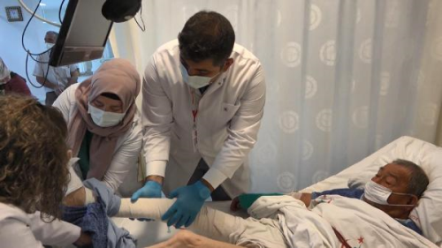 79 yandaki hastann kala krna lokal anesteziyle ameliyat
