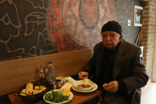 91 ya��nda hi� vir�se yakalanmad�, s�rr�n kelle pa�ada oldu�unu s�yledi