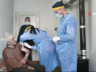 97 ya��ndaki Hasan dede, evine gelen sa�l�k��lara curas�yla t�rk� s�yledi