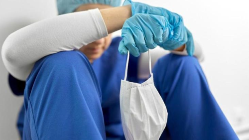 Ac�m�z dinmiyor! Bir g�nde 8 sa�l�k �al��an� koronavir�se yenik d��t�