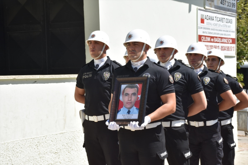 Adana'da Kalp Krizi Geiren Polis Memuru Topraa Verildi