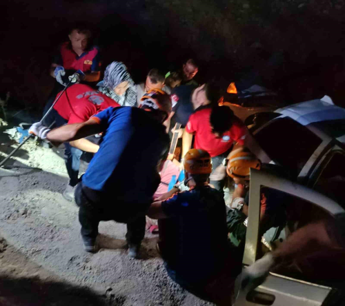 Adyaman'da Otomobil Uuruma Yuvarland: Src Ar Yaraland