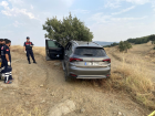 A�aca �arpan otomobilde bilekleri ve boynu kesilmi� erkek cesedi bulundu