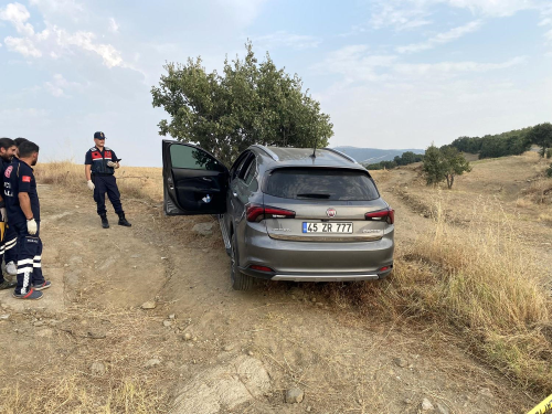 Aaca arpan otomobilde bilekleri ve boynu kesilmi erkek cesedi bulundu