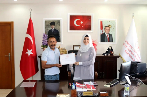 Ar Aile ve Sosyal Hizmetler l Mdr, deprem sonras psiko-sosyal destek hizmeti veren personele teekkr belgesi verdi