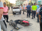 Akyaz�'da otomobil ile motosiklet �arp��t�, s�r�c� yaraland�
