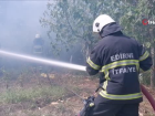 Alevlerin aras�nda kalan mutfak t�p� pani�e neden oldu, ekipler g�venli b�lgeye ta��d�