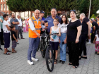Alt�nova Belediyesi 'Her Eve Bir Bisiklet Projesi' kapsam�nda bisiklet da��t�mlar�na devam ediyor