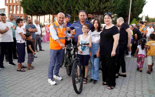Altnova Belediyesi 'Her Eve Bir Bisiklet Projesi' kapsamnda bisiklet datmlarna devam ediyor
