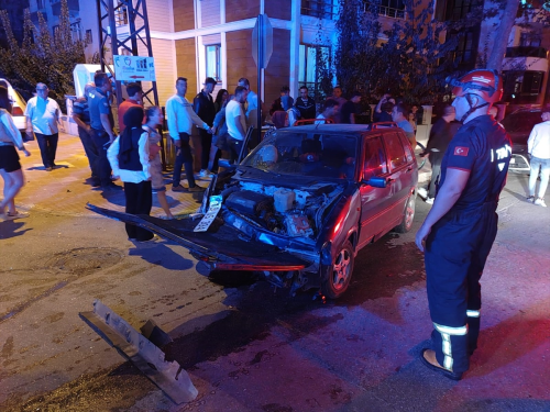 Amasya'da iki otomobil arpt: 4 yaral