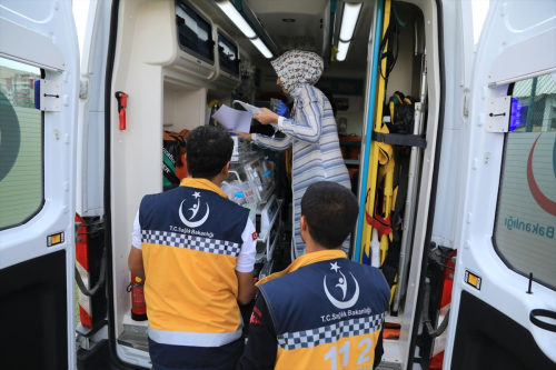 Ambulans Helikopter Rahime Bebek in Havaland