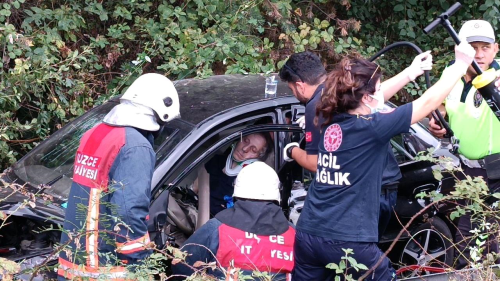 Anadolu Otoyolu'nda Trafik Kazas: Otomobil Yoldan kt