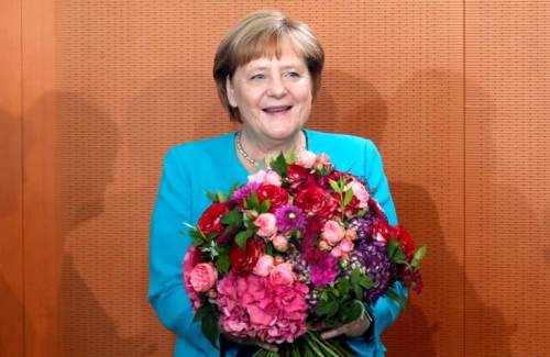 Angela Merkel 65'inci yana girdi: Sal ile ilgili speklasyonlar sryor