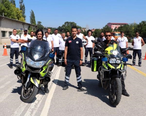 Ankara'da motosikletli ambulans ekipleri hayat kurtaryor