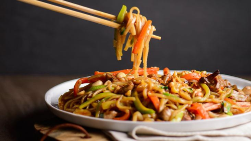 Anne ve babalara kritik uyar! Hazr noodle yiyen iki ocuk arka arkaya ld