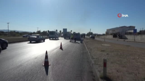 Antalya'da motosiklet ile hafif ticari ara arpmas: Motosiklet srcs ar yaraland