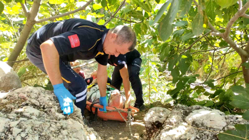 Antalya'da Otomobil Dere Yatana Utu