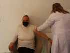 Yerle�ik yabanc�lar Kovid-19 a��s�n�n ilk dozunu oldu