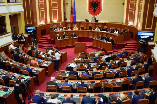Arnavutluk Meclisi Kenevir Yetitiricilii Yasa Tasarsn Onaylad