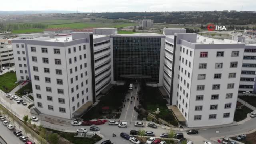 Ayaklarndaki ar nedeniyle hastaneye gitti, 8,9 kilo tmr kt