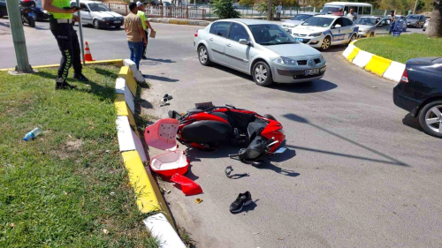 Aydn'n Ske ilesinde trafik kazas: 1 ar yaral, 2 yaral
